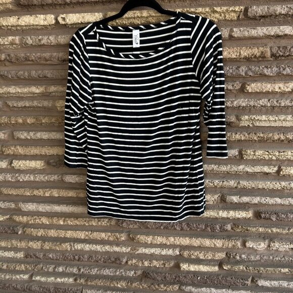 Yala Black and white Striped Casual Round Neck Top 3/4 Sleeves Size Large - Picture 6 of 6